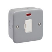 Spur Unswitched 13A Mtl Clad c/w Neon